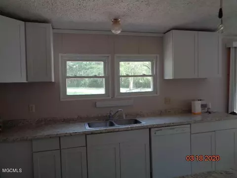 30 Berry Rd, Wiggins, MS 39577 photo 3