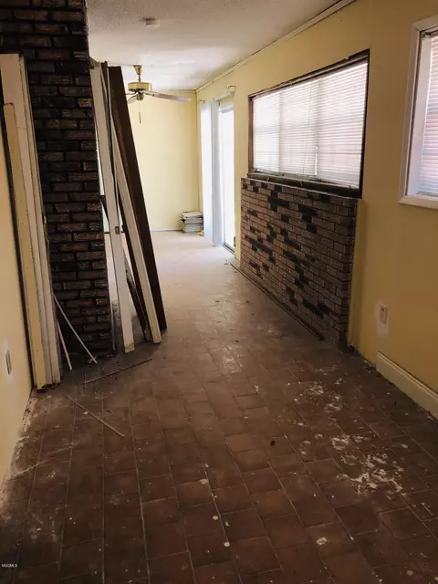 3519 Davis St, Moss Point, MS 39563 photo 9