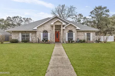 201 E 3rd St, Long Beach, MS 39560 photo 2