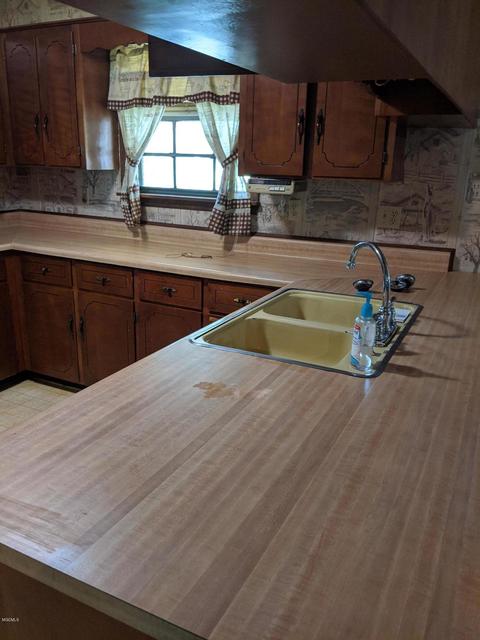 6712 Clark Ave, Moss Point, MS 39563 photo 3