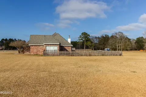 96 Apache Dr, Picayune, MS 39466 photo 2