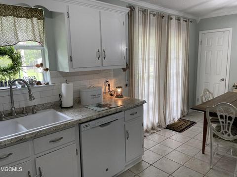 7401 Laetner Dr, Moss Point, MS 39562 photo 14
