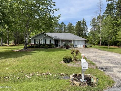 7401 Laetner Dr, Moss Point, MS 39562 photo 2