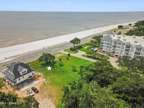 1038 W Beach Blvd, Pass Christian, MS 39571