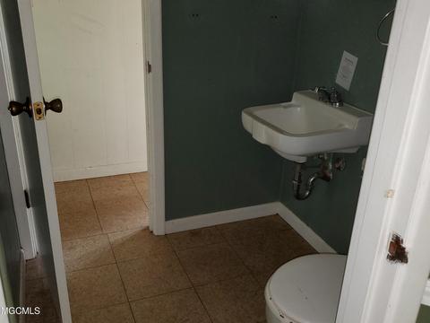 2913 Indiantown Rd, Moss Point, MS 39562 photo 8