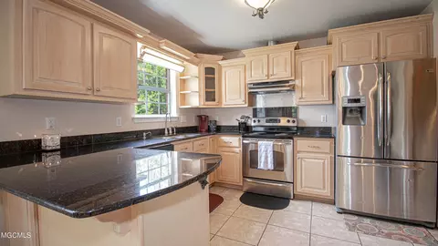 6409 Crescent Shore Dr, Biloxi, MS 39532 photo 5