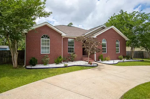 6409 Crescent Shore Dr, Biloxi, MS 39532 photo 1