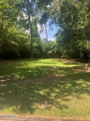 16016 Cherry Dr, Biloxi, MS 39532 photo 4