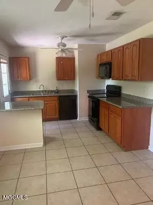 16016 Cherry Dr, Biloxi, MS 39532 photo 3
