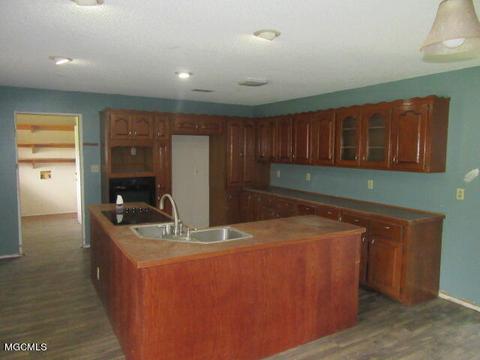 6221 Hans Rd, Moss Point, MS 39562 photo 5