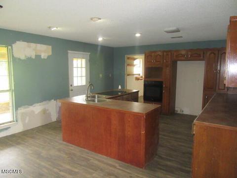 6221 Hans Rd, Moss Point, MS 39562 photo 4