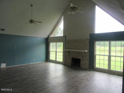 6221 Hans Rd, Moss Point, MS 39562 photo 2