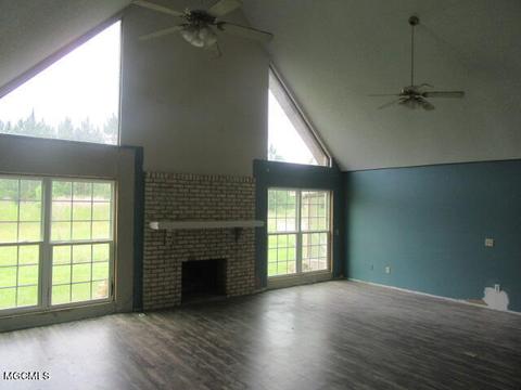 6221 Hans Rd, Moss Point, MS 39562 photo 3