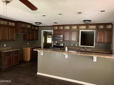 209 Clower Ave, Long Beach, MS 39560 photo 2