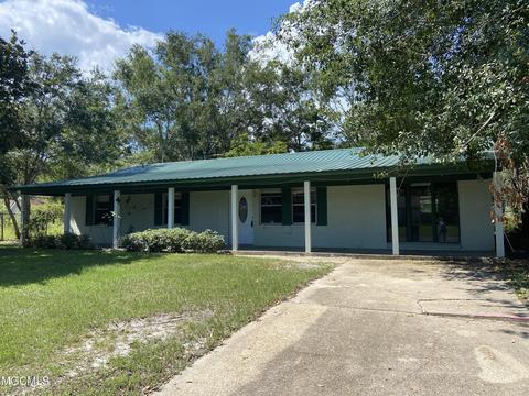 202 Alyce Pl, Long Beach, MS 39560 photo 2