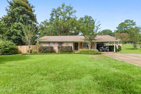 734 Ralph St, Wiggins, MS 39577 photo 1