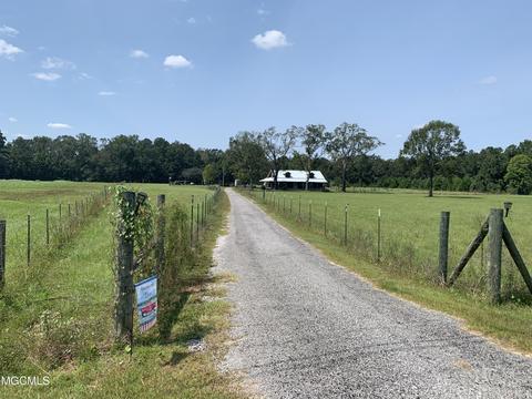 119 Tadpole Ln, Lucedale, MS 39452 photo 3