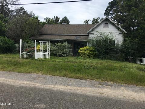 124 N Second St, Wiggins, MS 39577 photo 1