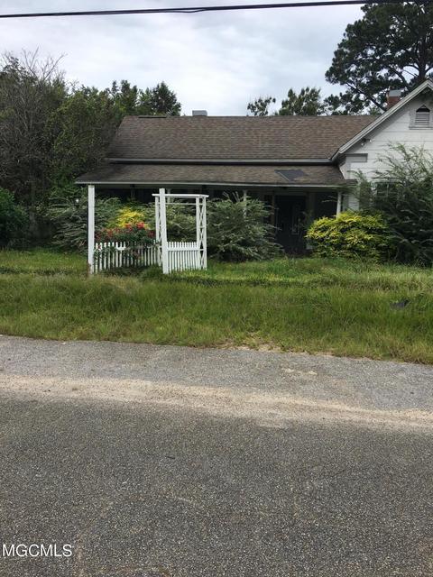 124 N Second St, Wiggins, MS 39577 photo 2