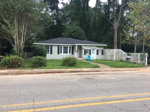 315 E College Ave, Wiggins, MS 39577 photo 1