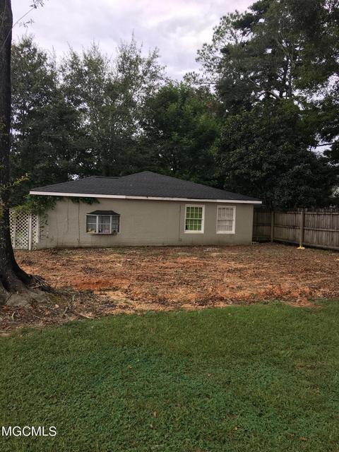 315 E College Ave, Wiggins, MS 39577 photo 2