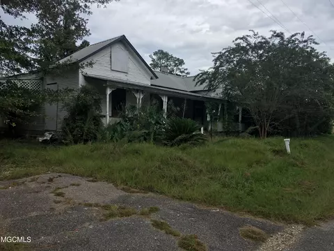 537 E College Ave, Wiggins, MS 39577 photo 2