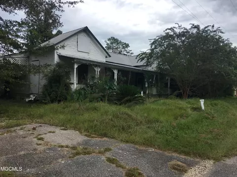 537 E College Ave, Wiggins, MS 39577 photo 1