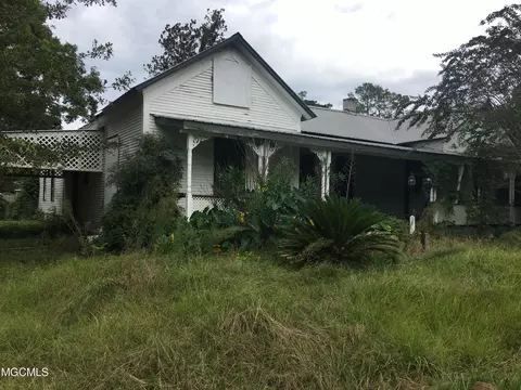537 E College Ave, Wiggins, MS 39577 photo 4