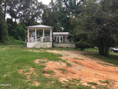 738 N First St, Wiggins, MS 39577 photo 1
