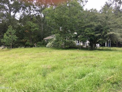 110 Myrtle St, Wiggins, MS 39577 photo 3