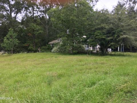 110 Myrtle St, Wiggins, MS 39577 photo 4