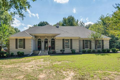 8669 Windersgate Dr, Olive Branch, MS 38654 photo 1
