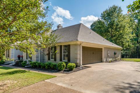 8669 Windersgate Dr, Olive Branch, MS 38654 photo 2