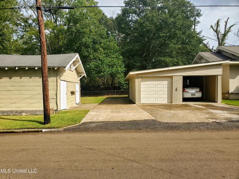 503 E Center St, Canton, MS 39046 photo 4