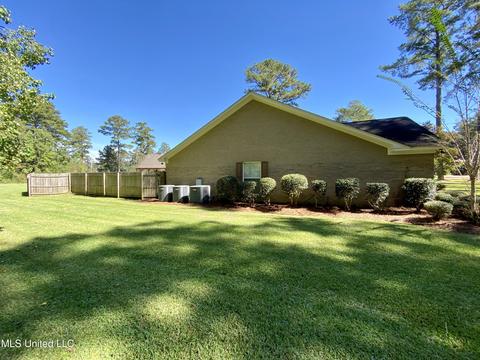 507 NW Oak St, Magee, MS 39111 photo 3