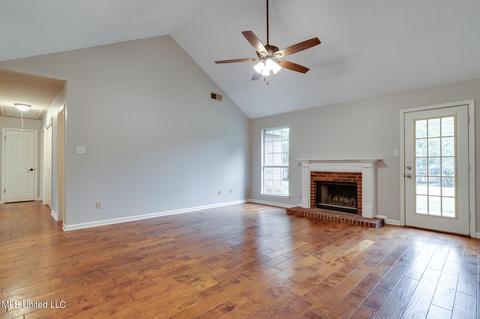 10142 Phillips Dr, Olive Branch, MS 38654 photo 3