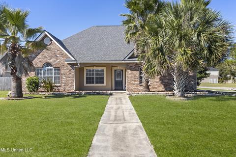 6905 Gregory Dr, Biloxi, MS 39532 photo 1