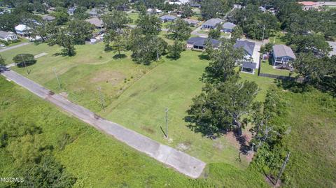 612 E 5th St, Long Beach, MS 39560 photo 3