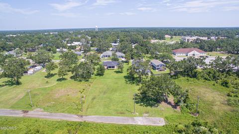 612 E 5th St, Long Beach, MS 39560 photo 2