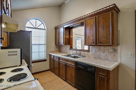 932 Garvin St, Jackson, MS 39206 photo 11