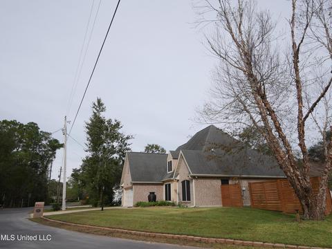 633 Bambo St, Diamondhead, MS 39525 photo 2