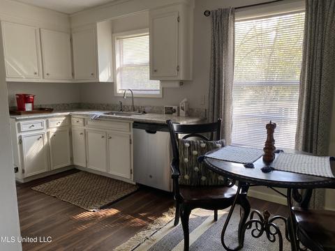 315 W Jasper St, Brandon, MS 39042 photo 4