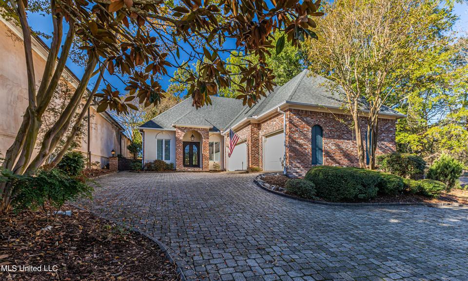 148 Overlook Pointe Dr, Ridgeland, MS 39157 53 Photos MLS 4002426