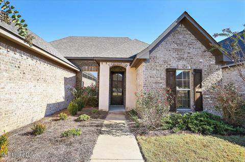 620 Greenfield Ridge Dr E, Brandon, MS 39042 photo 1