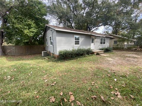 323 NE Third Ave, Magee, MS 39111 photo 2