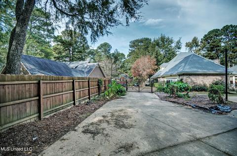 1563 Northlake Dr, Jackson, MS 39211 photo 24