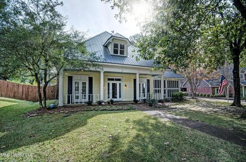1563 Northlake Dr, Jackson, MS 39211 photo 1