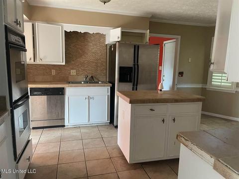 56 Woodridge Place Pl, Jackson, MS 39211 photo 3