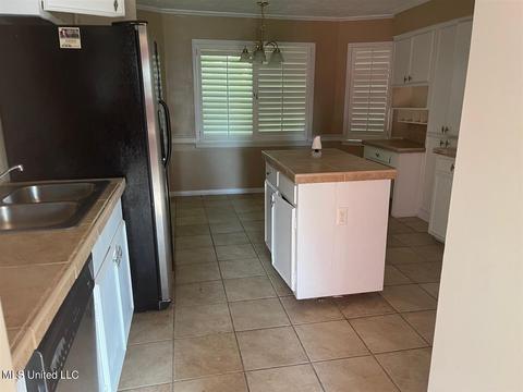 56 Woodridge Place Pl, Jackson, MS 39211 photo 2
