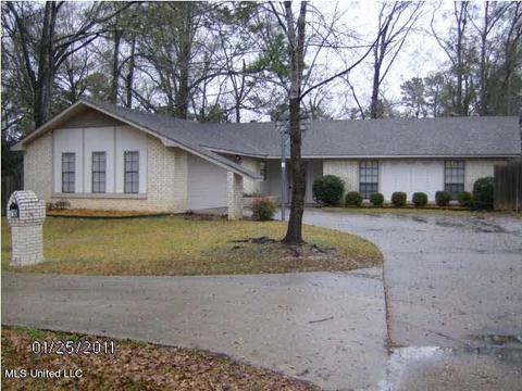 710 Colonial Cir, Jackson, MS 39211 photo 1